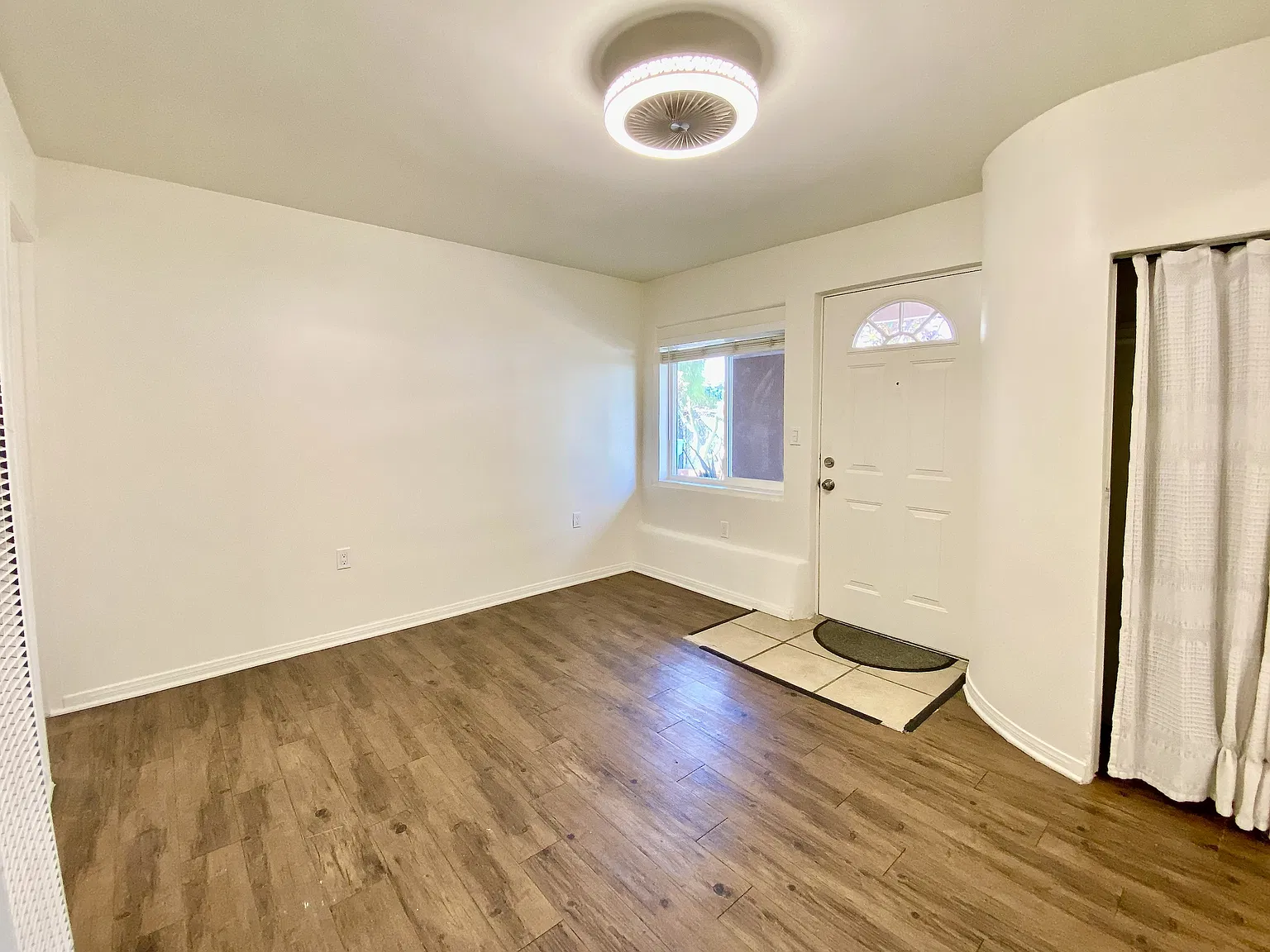 2 bed, 404 sqft, $1,995 — Photo 2