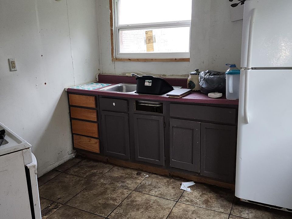 2nd image of 285 View Ave #2