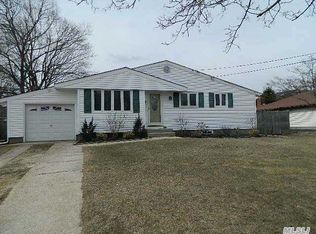 252 W 8th St, Deer Park, NY 11729