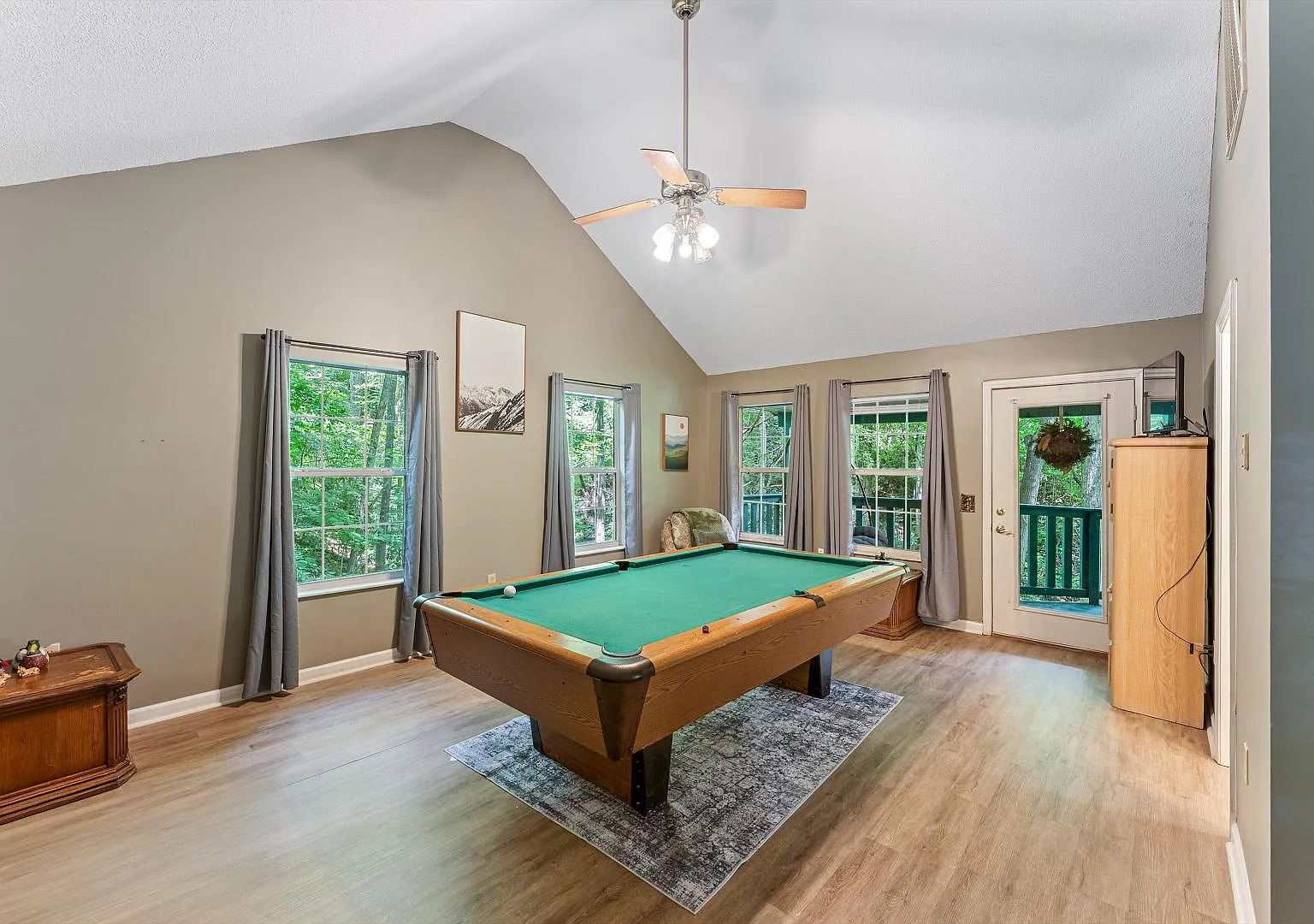 1052 Twin Oaks Rd — Photo 4