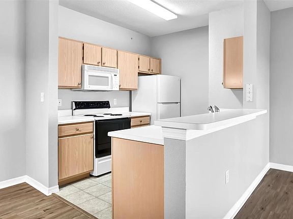 4th image of 5451 Vineland Rd APT 2310