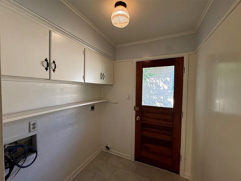 2928 College Cir — Photo 15