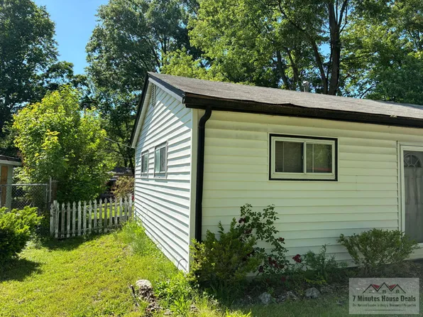 10249 Earl Dr, Saint Louis, MO 63136