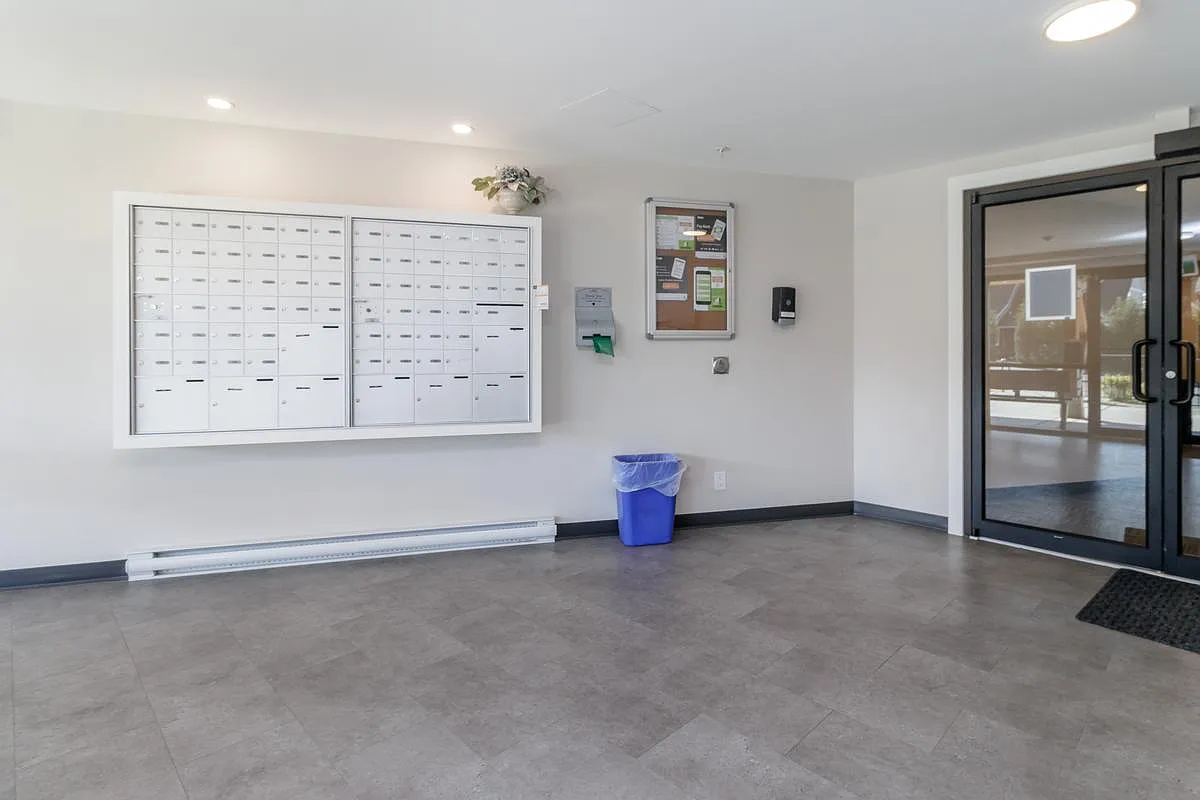 Arbutus Apartments — Photo 4