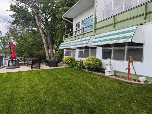 15 5th St, Newport, MN 55055