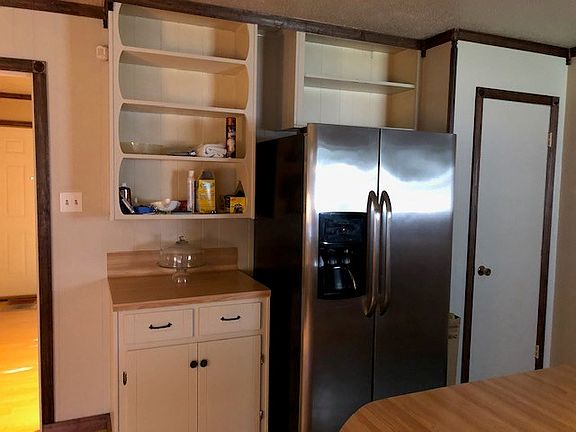 2nd image of 301 Oakhurst Dr