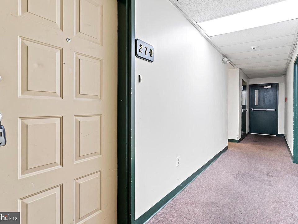 1st image of 270 W 2nd St
