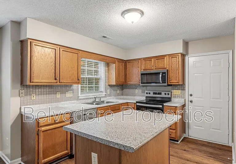 2320 Meadow Gate Dr — Photo 11