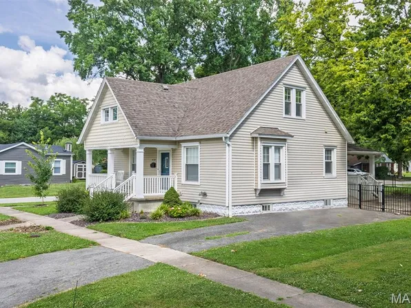1491 Jefferson St, Carlyle, IL 62231