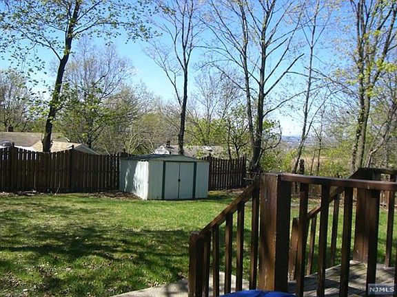 4th image of 418 Richmond Pl