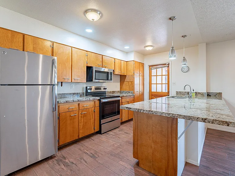 239 E Erie Dr — Photo 10