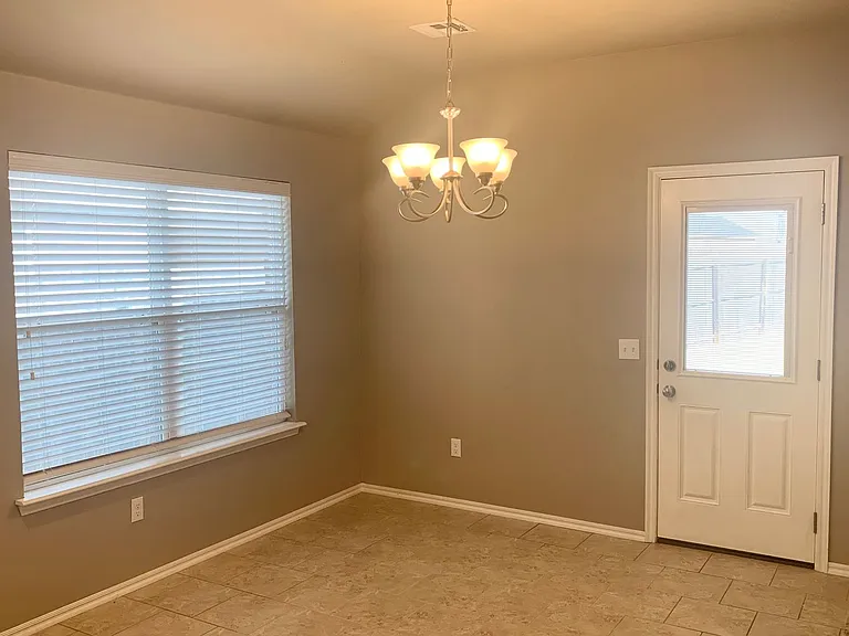 2712 Demotte Dr — Photo 5