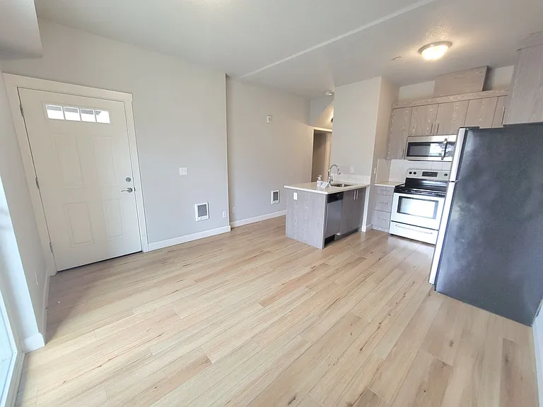 J0459 - Stafford St. Apartments — Photo 19