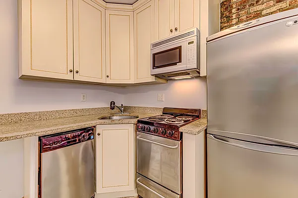 Rented by REAL New York | media 50