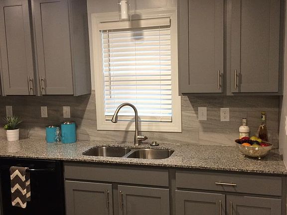 4th image of 1549 Dixon Dr