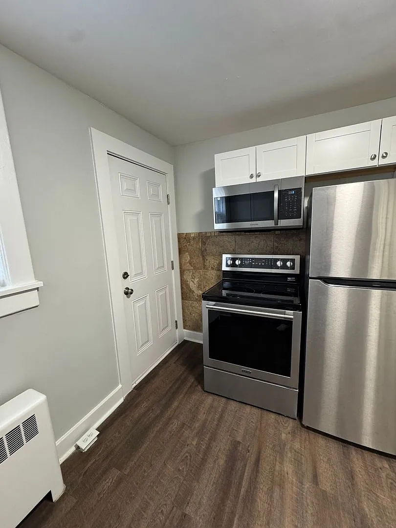 542 Fatherland Street — Photo 4