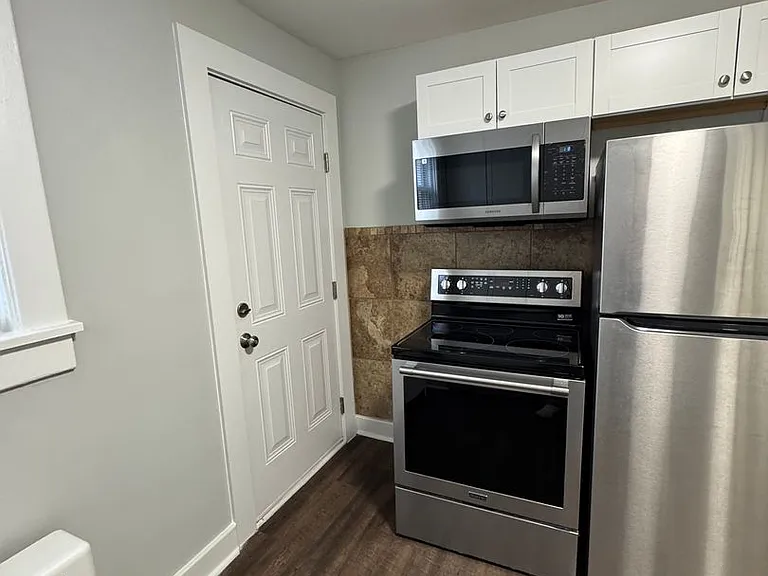 542 Fatherland Street — Photo 4