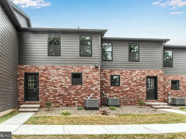 148 High Pointe Dr #27, Hummelstown, PA 17036