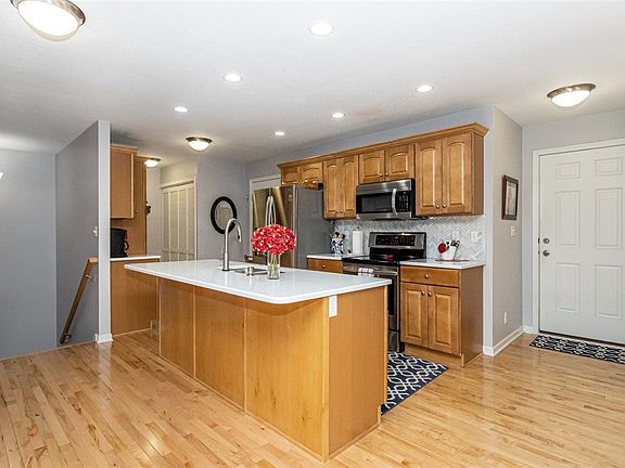 5th image of 2415 Westwind Dr