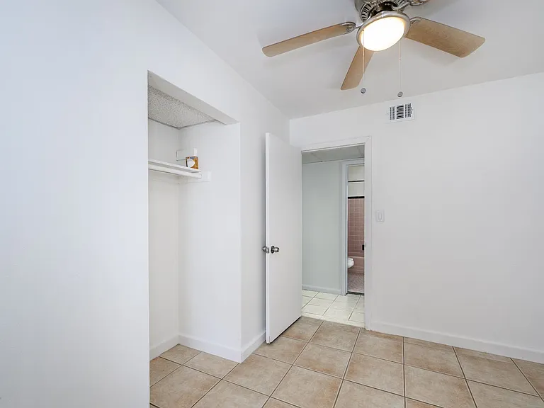 510 Sharon Cir — Photo 18