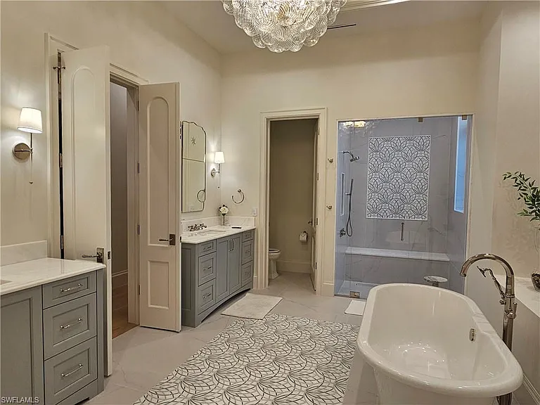 637 Palm Cir W — Photo 22