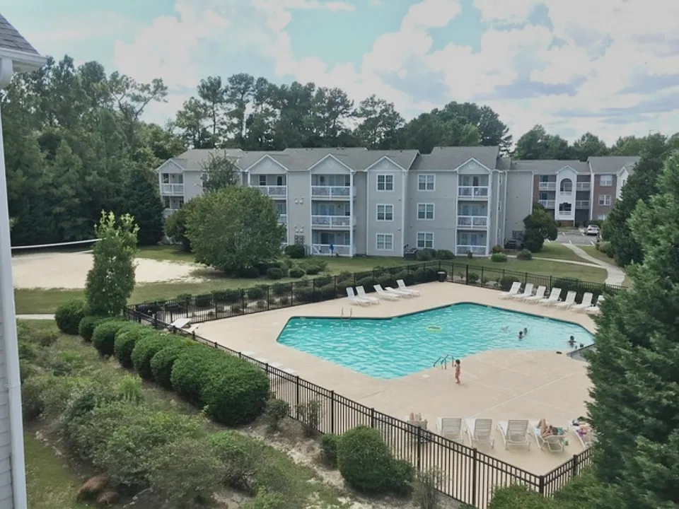 713 Clearwater Ct #I