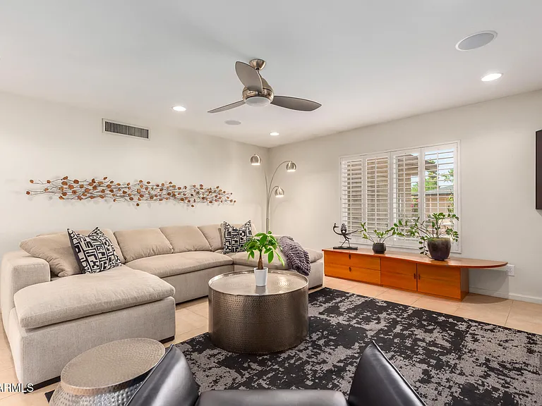 2909 E Las Rocas Dr — Photo 16