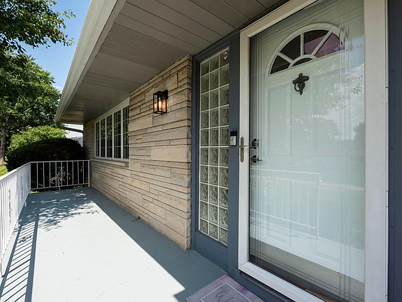 2nd image of 2690 Burnaby Dr