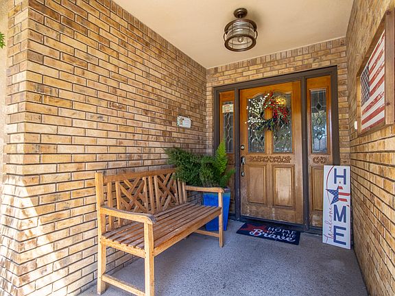 4th image of 3048 E Sycamore Ave