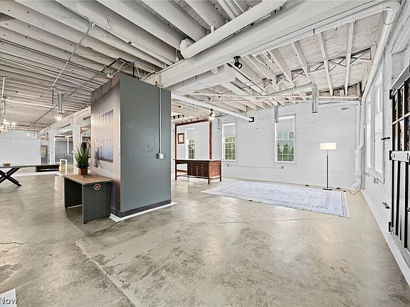 5th image of 241 Myrtle St