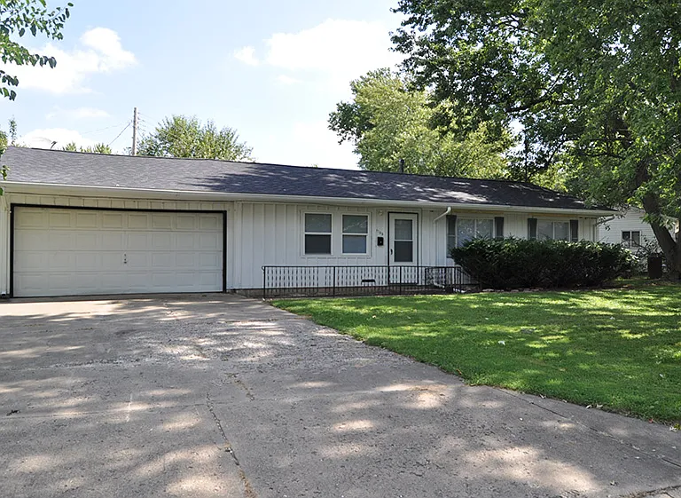 1703 Deerwood Dr — Photo 6