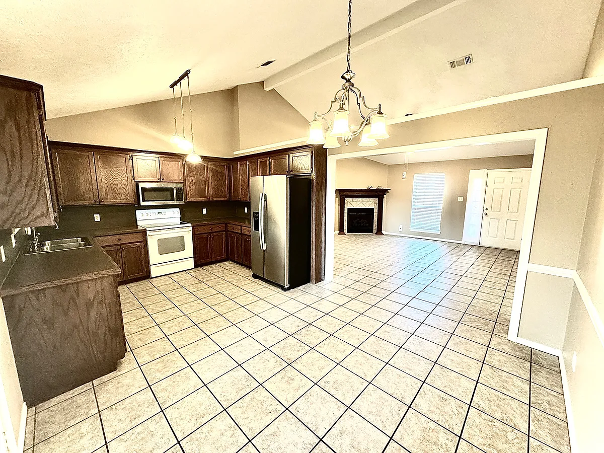 Building Photo - 604 Harris Dr