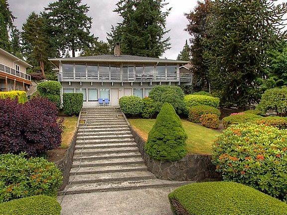 5th image of 10919 Lagoon Ln SW