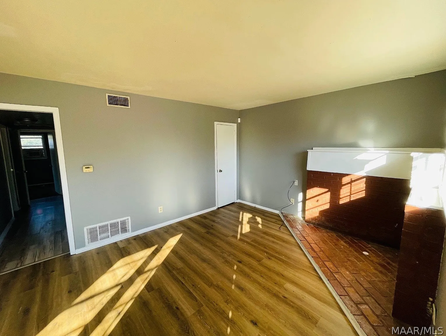 3 bed, 1.0 bath, 1130 sqft, $950 — Photo 2