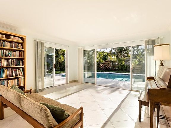 5th image of 2320 Tropical Shores Dr SE