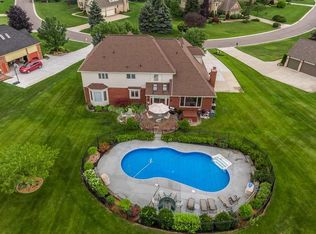 4147 Ridge Side Dr, Rochester, MI 48306