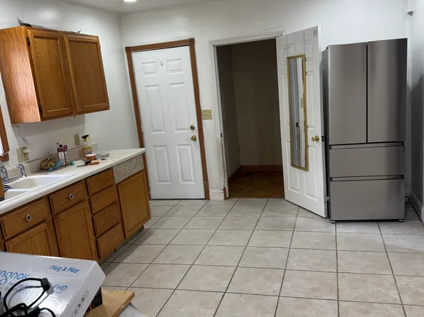 221 E South St, Lansing, MI 48910