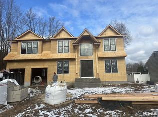 172 Valley Rd, River Edge, NJ 07661