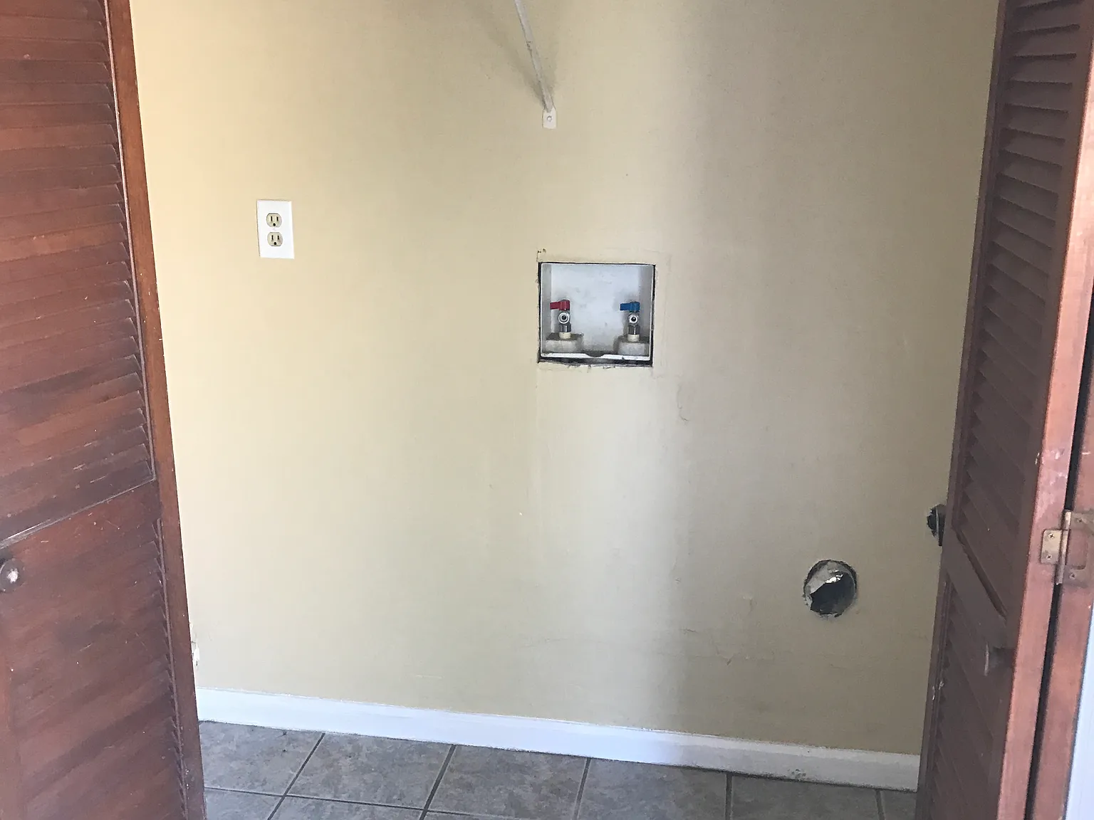 2 bed, 2.5 bath, 1088 sqft, $1,300 — Photo 4