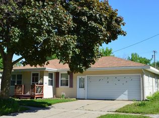 213 W 2nd St, Vinton, IA 52349