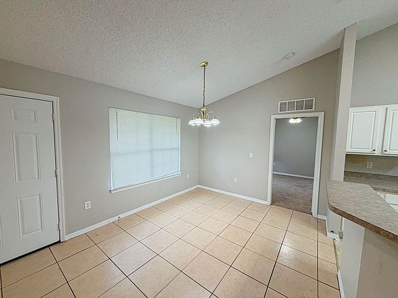 5th image of 7 Poinsettia Ln