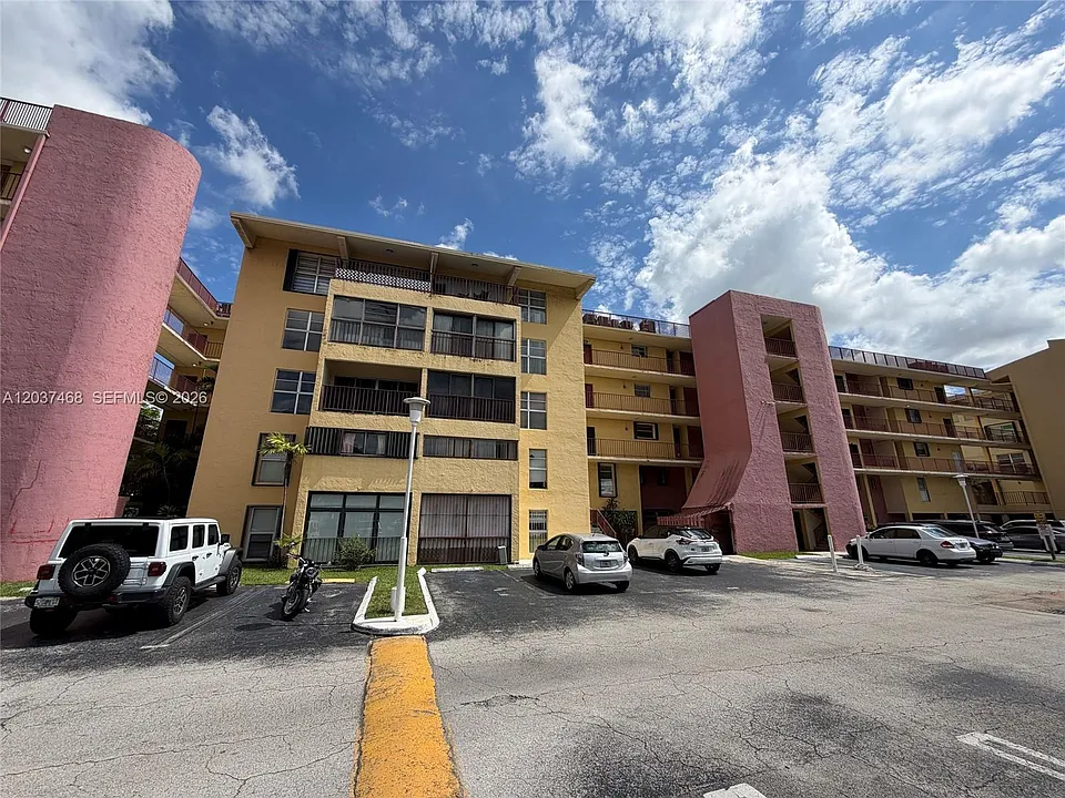 8775 Park Blvd #406