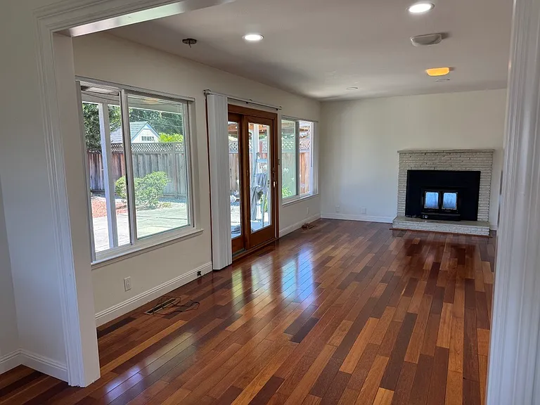 Whitethorne Dr — Photo 3