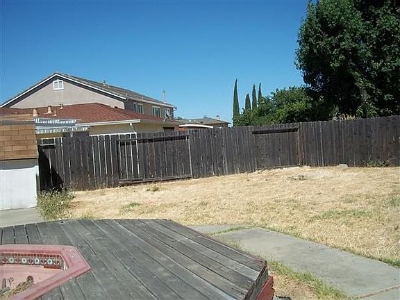 3rd image of 4329 Oakdale Pl
