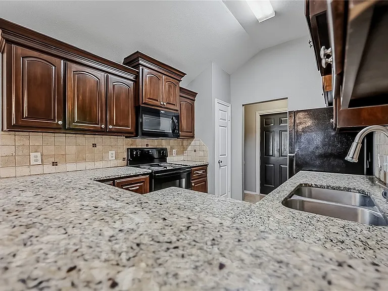 7926 Elk Dr — Photo 5