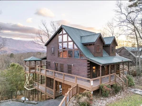 2124 E View Dr, Sevierville, TN 37876