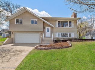 228 Fairfield Ct, Bloomingdale, IL 60108