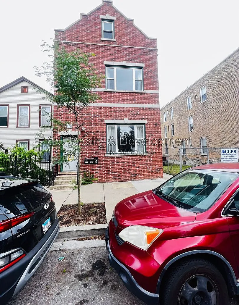 4 bed, 2.0 bath, 1900 sqft, $2,600 — Photo 1