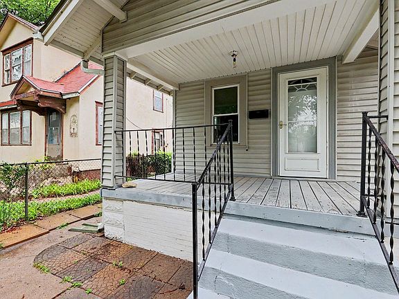 3rd image of 2328 W Maple St