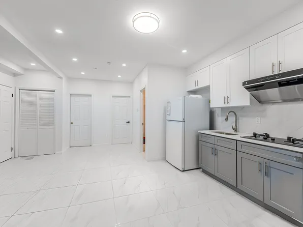 (undisclosed Address), Woodhaven, NY 11421